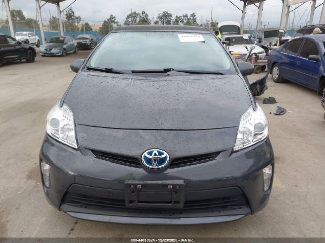 Toyota Prius Four Image 9