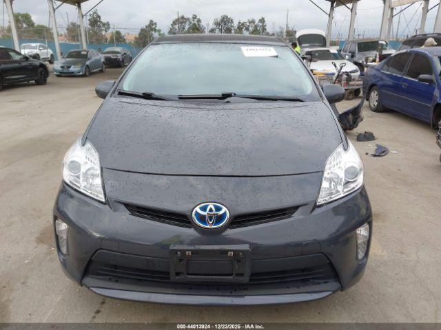 Toyota Prius Four Image 9