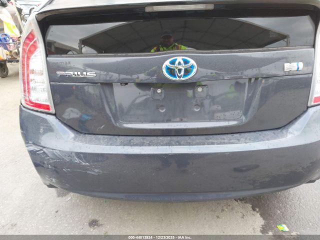 Toyota Prius Four Image 13