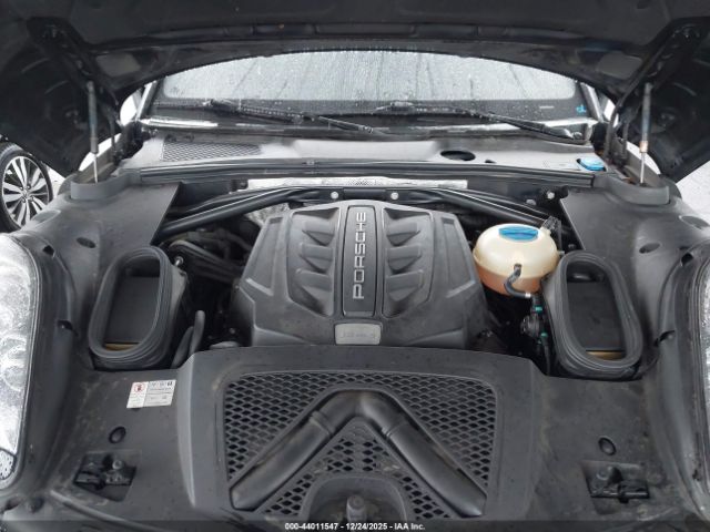 Porsche Macan S Image 16