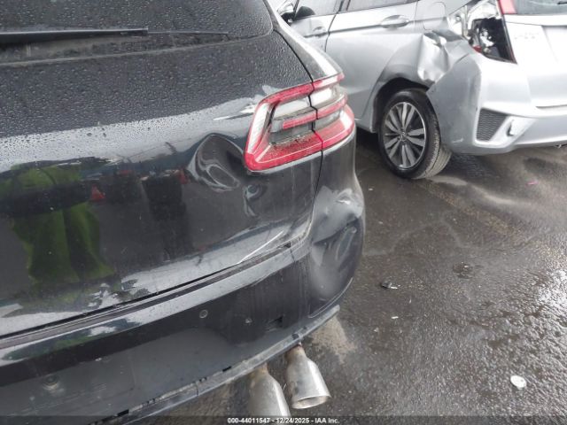 Porsche Macan S Image 2