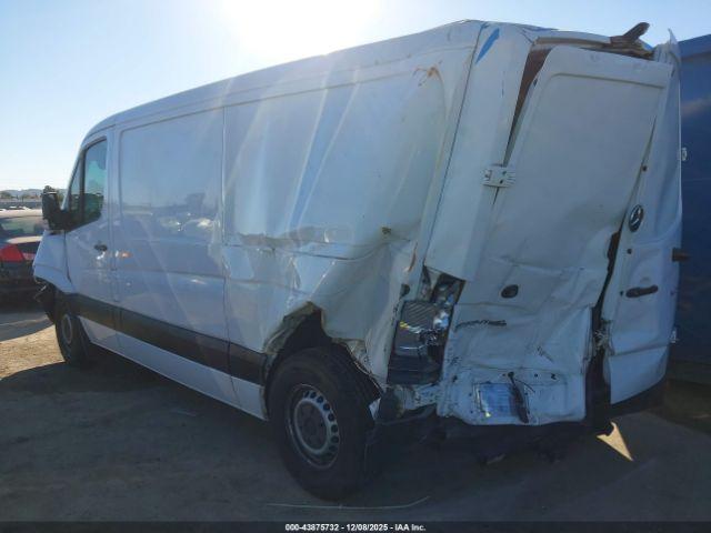 Mercedes-Benz Sprinter 2500 Normal Roof Image 3