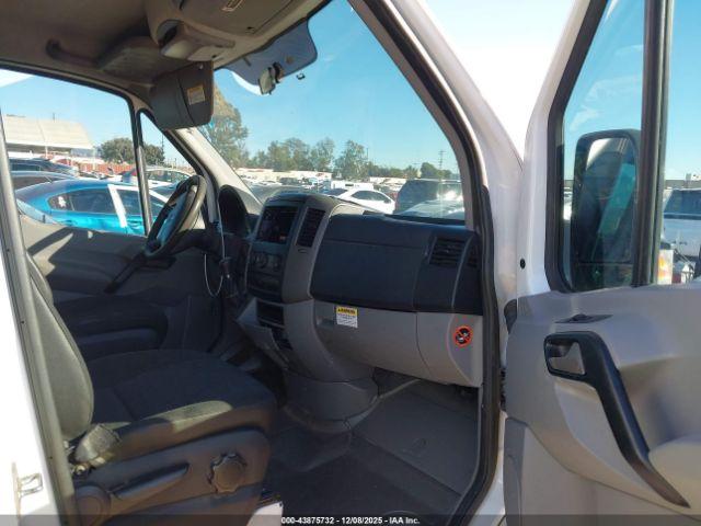 Mercedes-Benz Sprinter 2500 Normal Roof Image 8