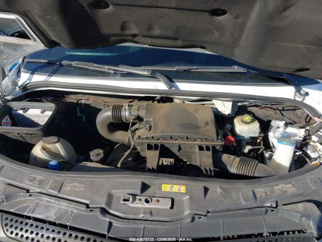 Mercedes-Benz Sprinter 2500 Normal Roof Image 6