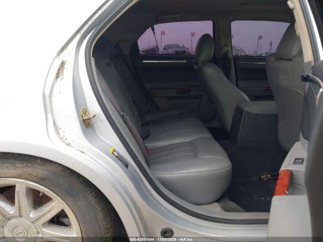 Chrysler 300c Image 3