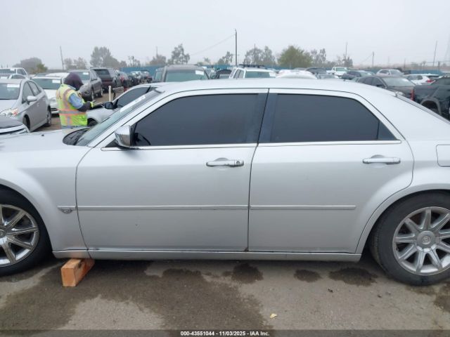 Chrysler 300c Image 12