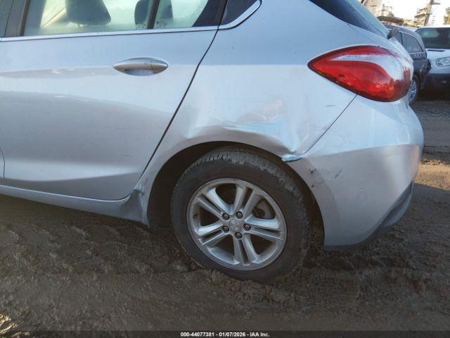 Chevrolet Cruze Lt Auto Image 3