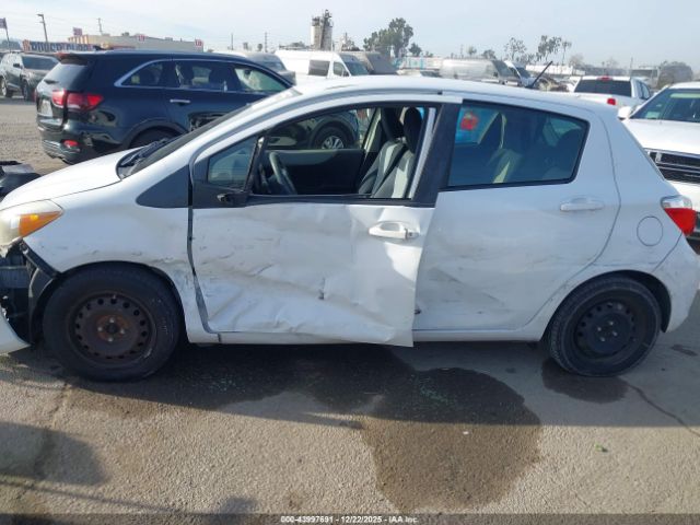 Toyota Yaris Le Image 16