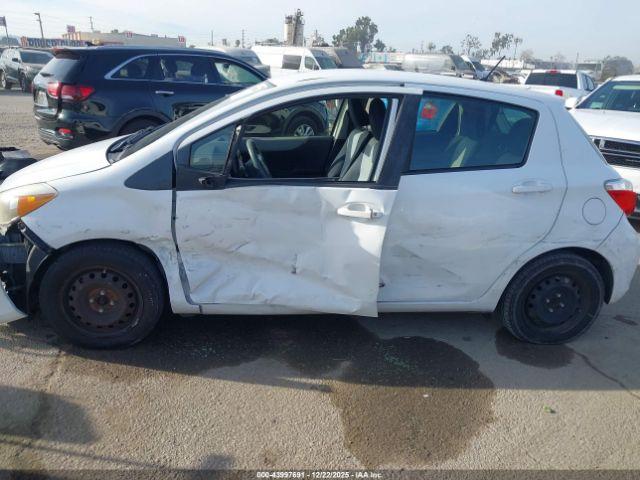 Toyota Yaris Le Image 16