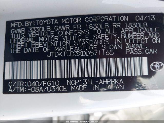 Toyota Yaris Le Image 17