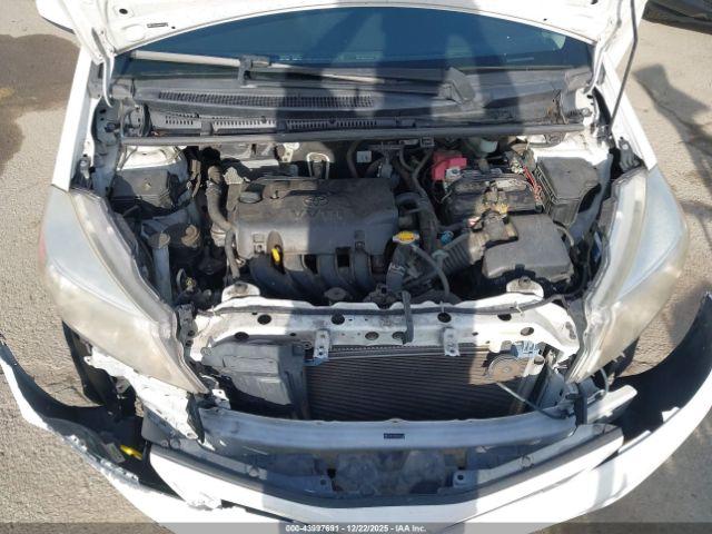 Toyota Yaris Le Image 9