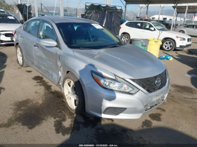 Nissan Altima Image 1