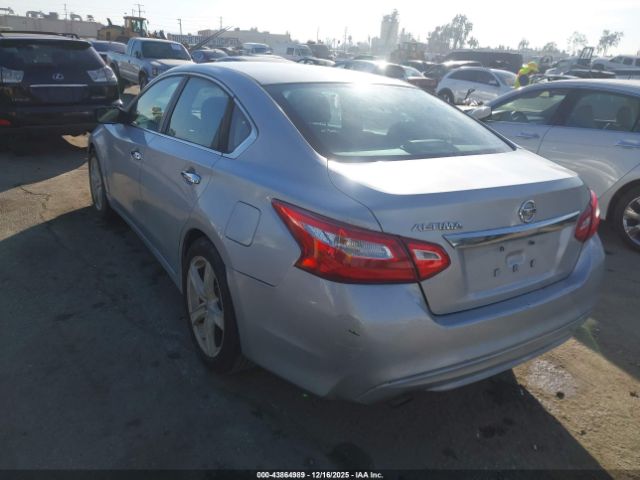 Nissan Altima Image 12