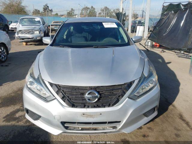 Nissan Altima Image 14