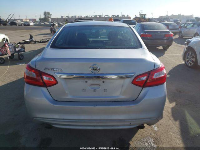 Nissan Altima Image 13