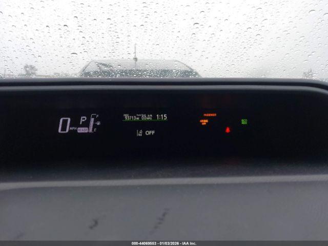 Toyota Prius c Three Image 2