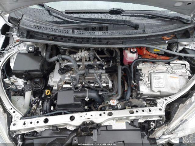 Toyota Prius c Three Image 17