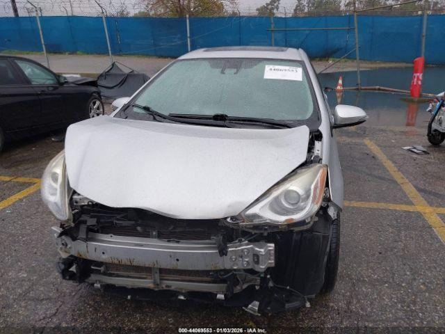 Toyota Prius c Three Image 10