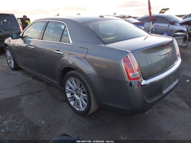 Chrysler 300c Image 9