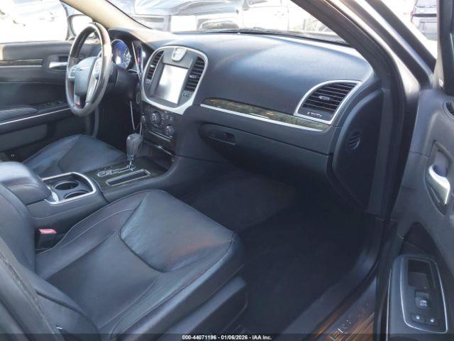 Chrysler 300c Image 11