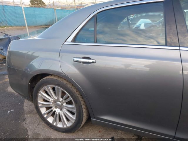 Chrysler 300c Image 3