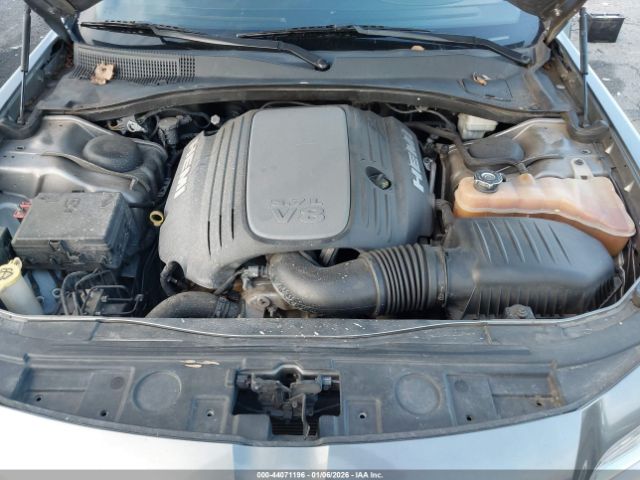 Chrysler 300c Image 8