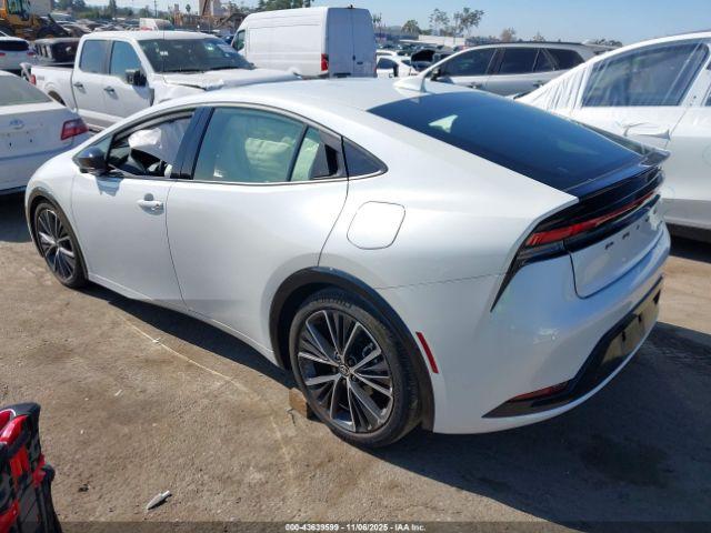 Toyota Prius Xle Image 12