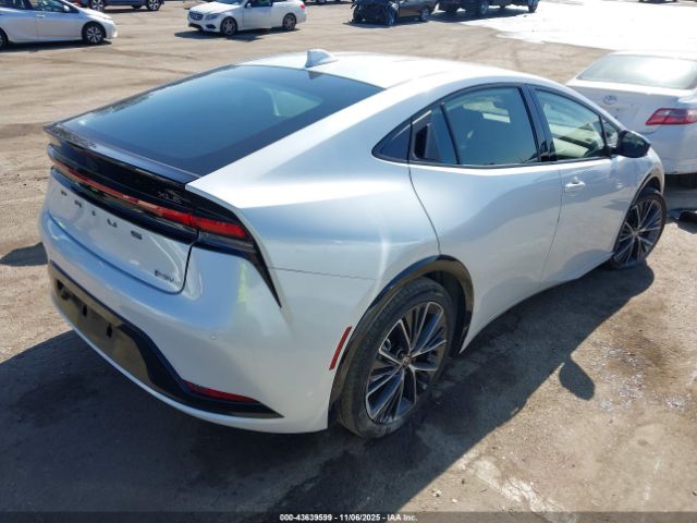 Toyota Prius Xle Image 13