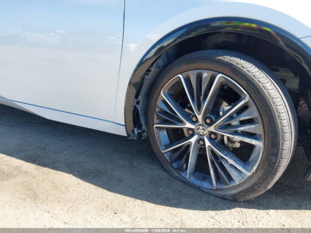 Toyota Prius Xle Image 11