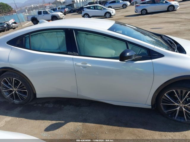 Toyota Prius Xle Image 9