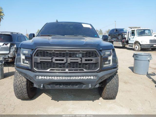 Ford F-150 Raptor Image 12