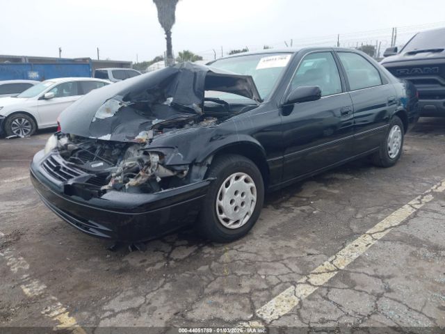 Toyota Camry Le Image 3