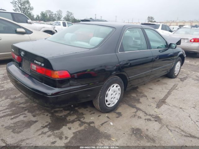 Toyota Camry Le Image 10