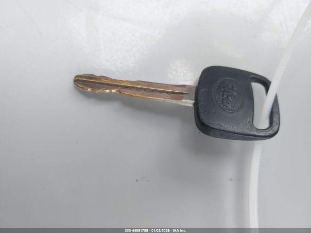 Toyota Camry Le Image 13