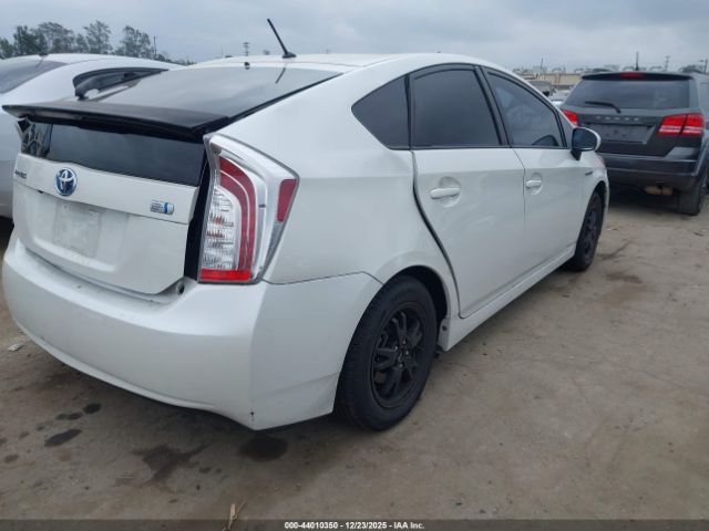 Toyota Prius Two Image 17