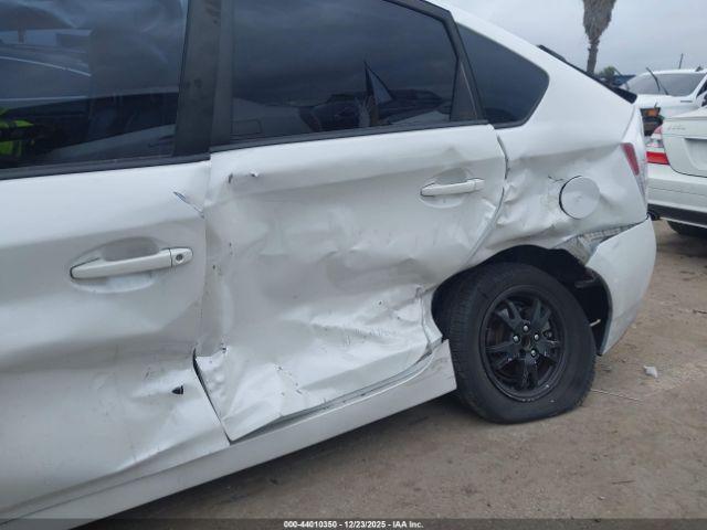 Toyota Prius Two Image 15