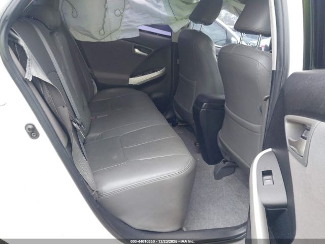 Toyota Prius Two Image 16