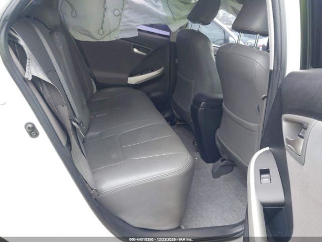 Toyota Prius Two Image 16