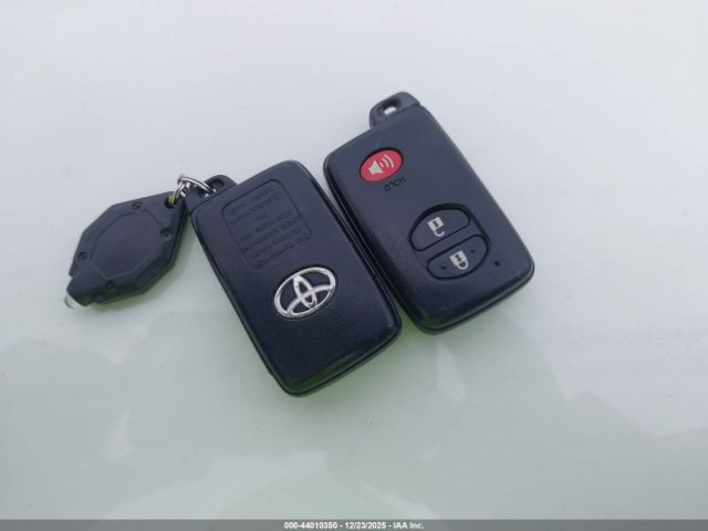 Toyota Prius Two Image 6