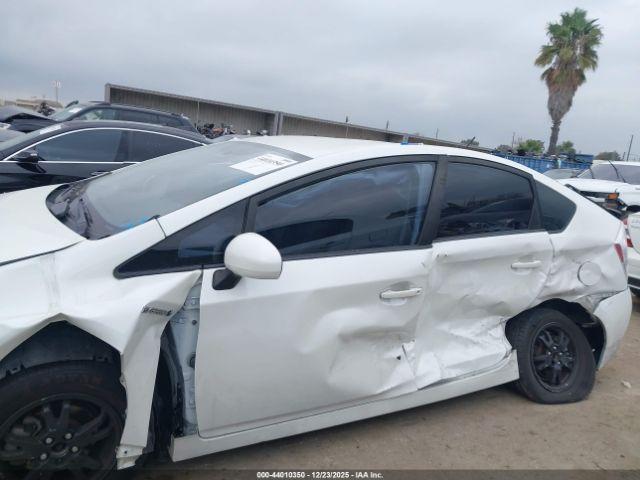 Toyota Prius Two Image 13