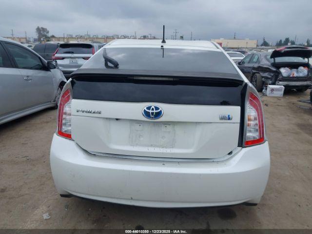 Toyota Prius Two Image 12