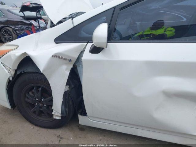 Toyota Prius Two Image 11