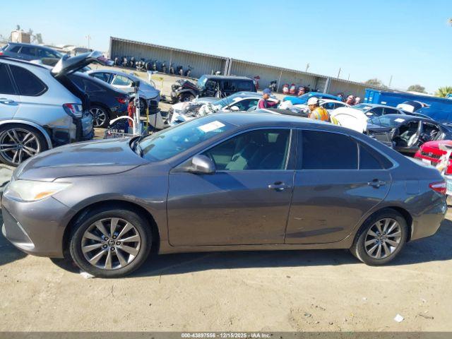 Toyota Camry Xle Image 13