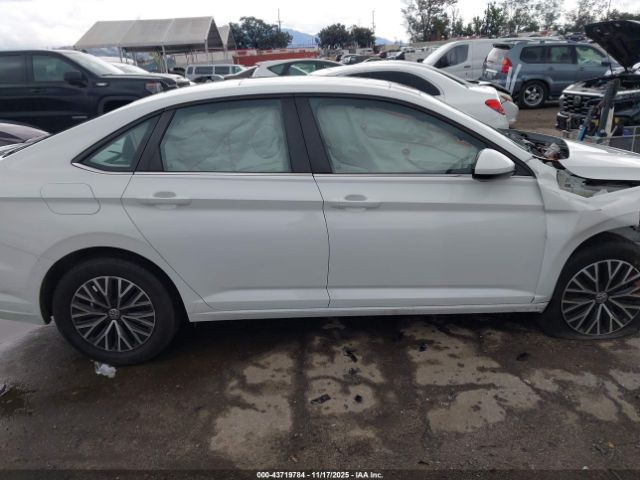 Volkswagen Jetta Image 8