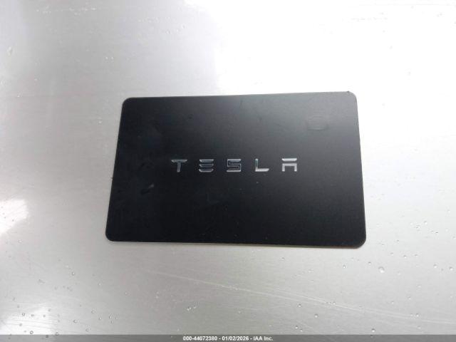 Tesla Model 3 Image 3