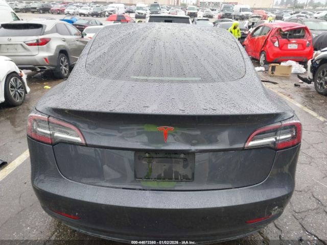 Tesla Model 3 Image 9