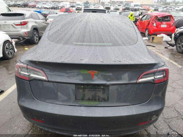 Tesla Model 3 Image 9