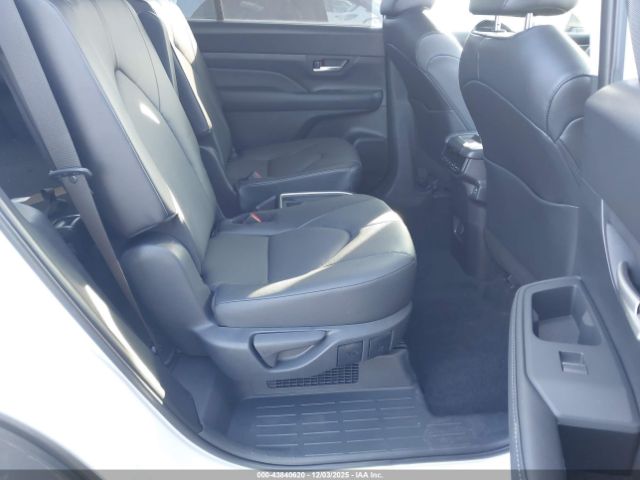 Toyota Grand Highlander Hybrid Xle Image 11