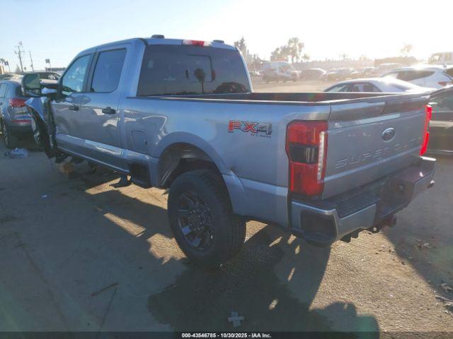 Ford F-250 Xl Image 3