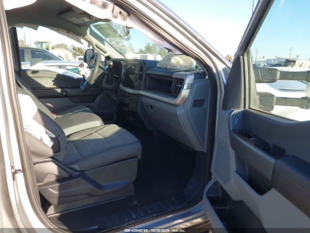 Ford F-250 Xl Image 4